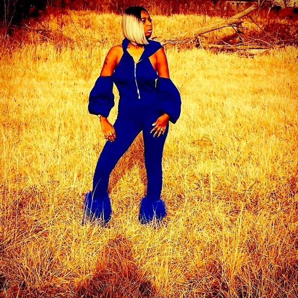 Meet your Posher, Janique 3/14 Pisces ♓️ 💕 Girl br🦄💕 Run the world 🦄🦄🦄 - Picture 10 of 17